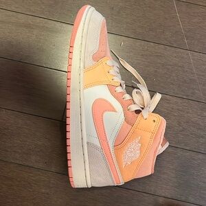 Nike Mid air Jordan’s (women’s) never worn!